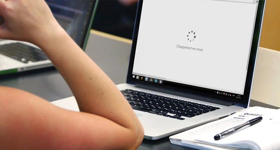 Un site charge tr&egrave;s lentement sur un ordinateur portable